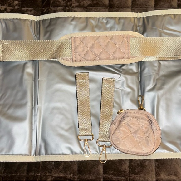 Diaper Bag Tote w/Pacifier Case & Changing Pad.Large Capacity *Brand New w/Tags - Picture 9 of 16